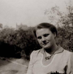 BouckovaBozena19.jpg (35242 bytes)
