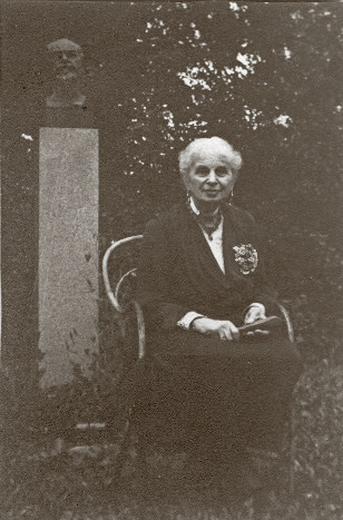 MalovichLori3.jpg (48811 bytes)