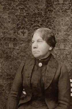 SchnirchovaLori2.jpg (48573 bytes)