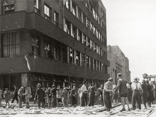 barikada.jpg (60191 bytes)